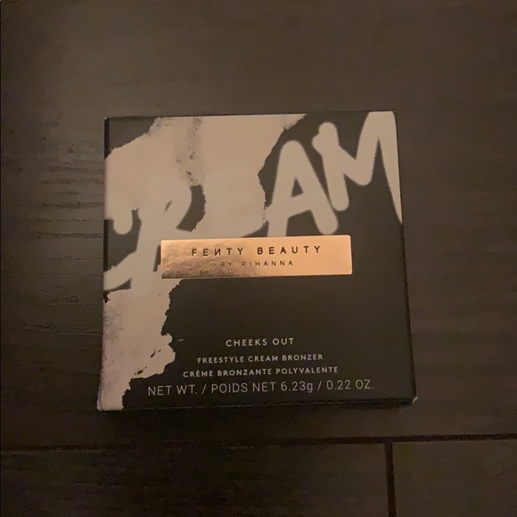 Fenty Beauty Cheeks Out Cream Bronzer in Teddy - Picture 4 of 4